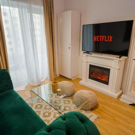 Central Apartments With City View & Large Balcony Bucharest Exterior photo