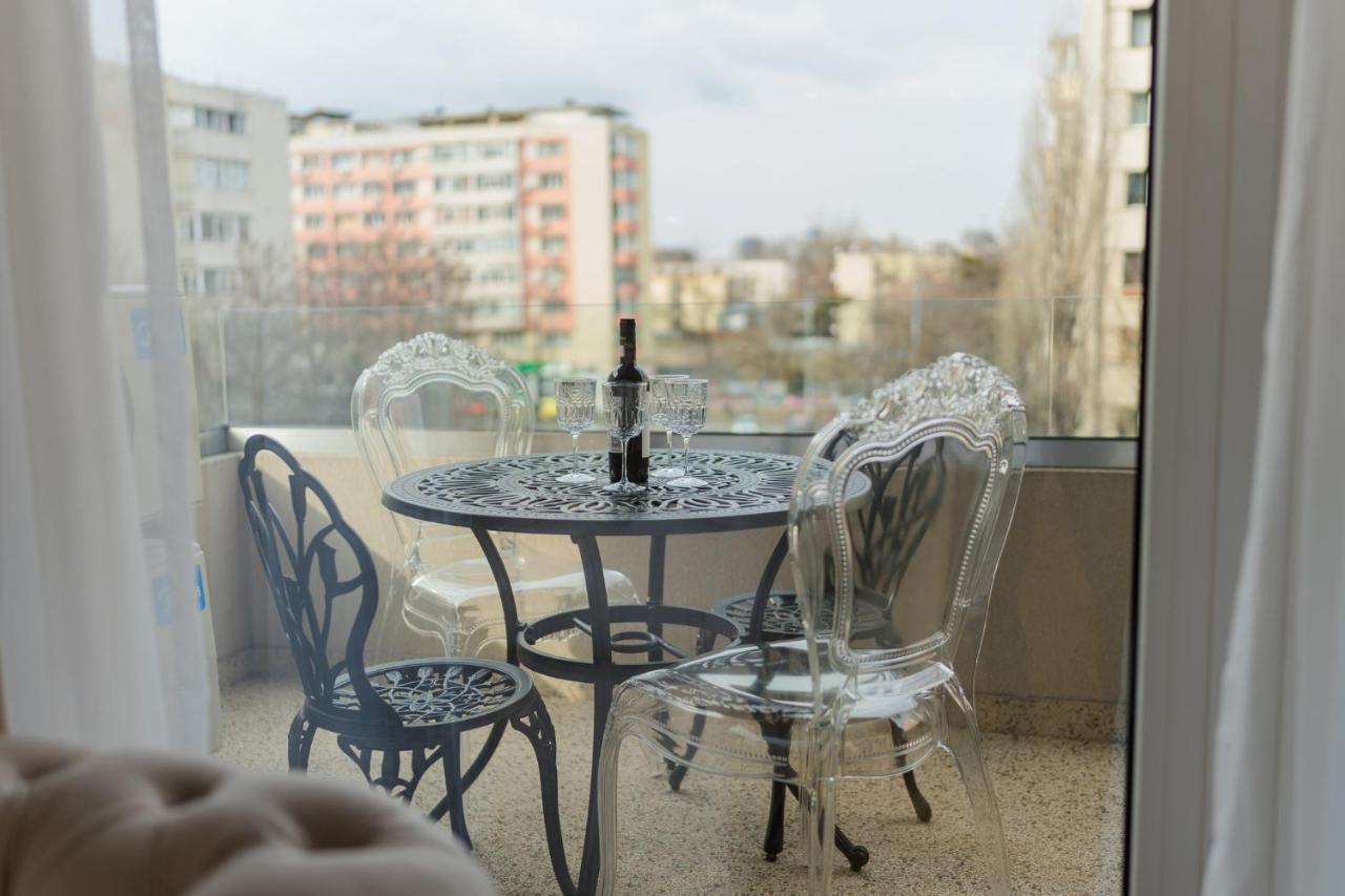 Central Apartments With City View & Large Balcony Bucharest Exterior photo