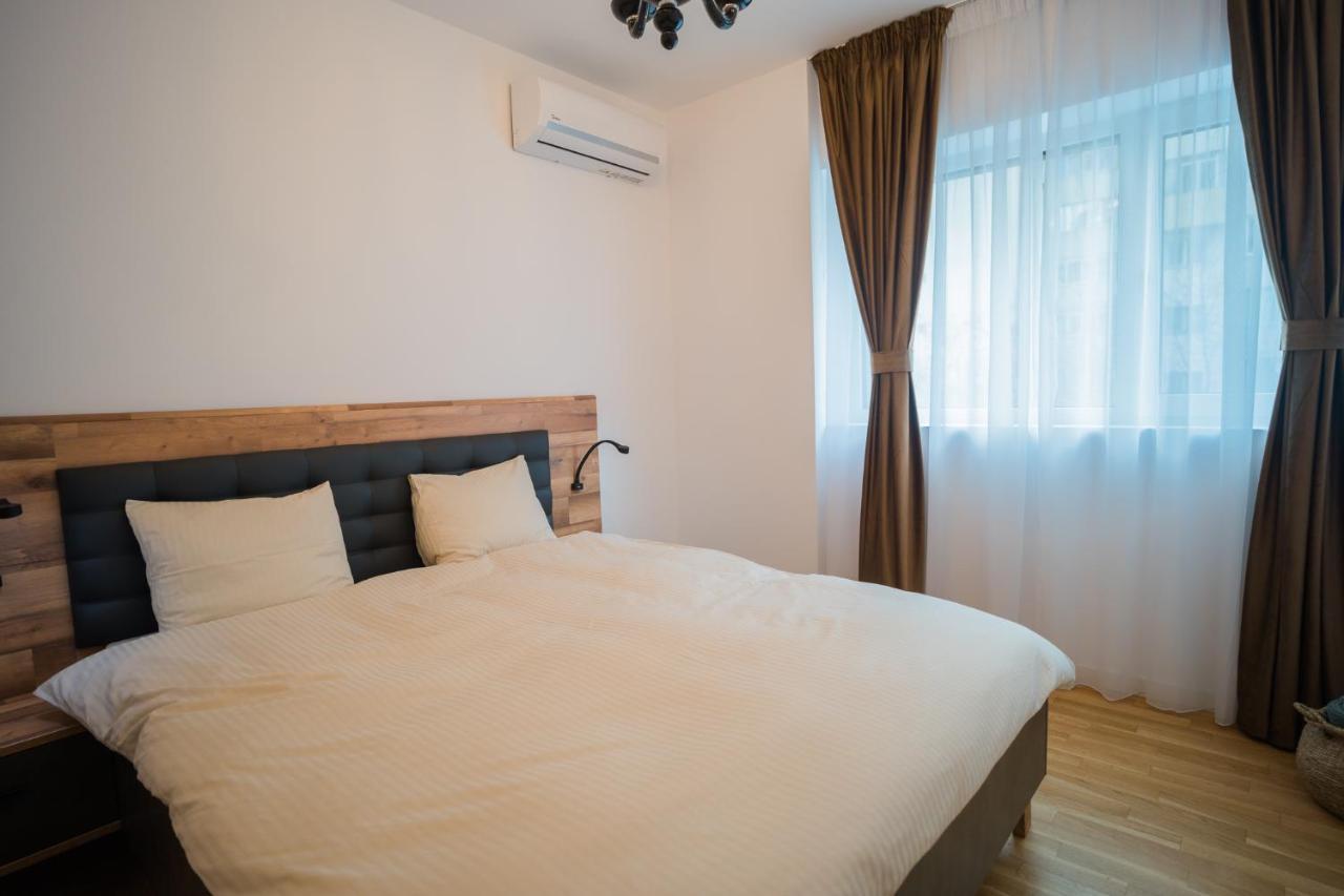 Central Apartments With City View & Large Balcony Bucharest Exterior photo