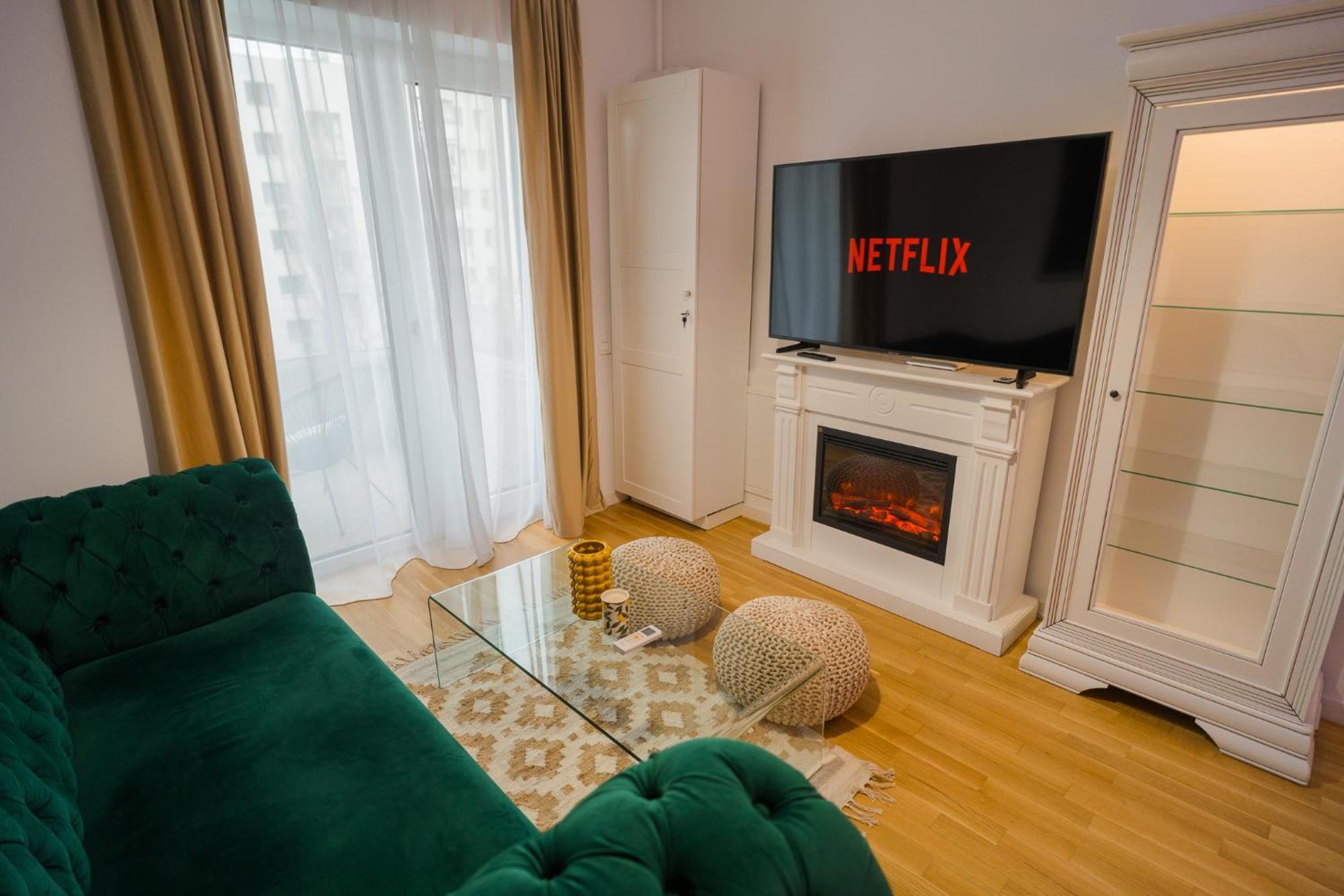 Central Apartments With City View & Large Balcony Bucharest Exterior photo