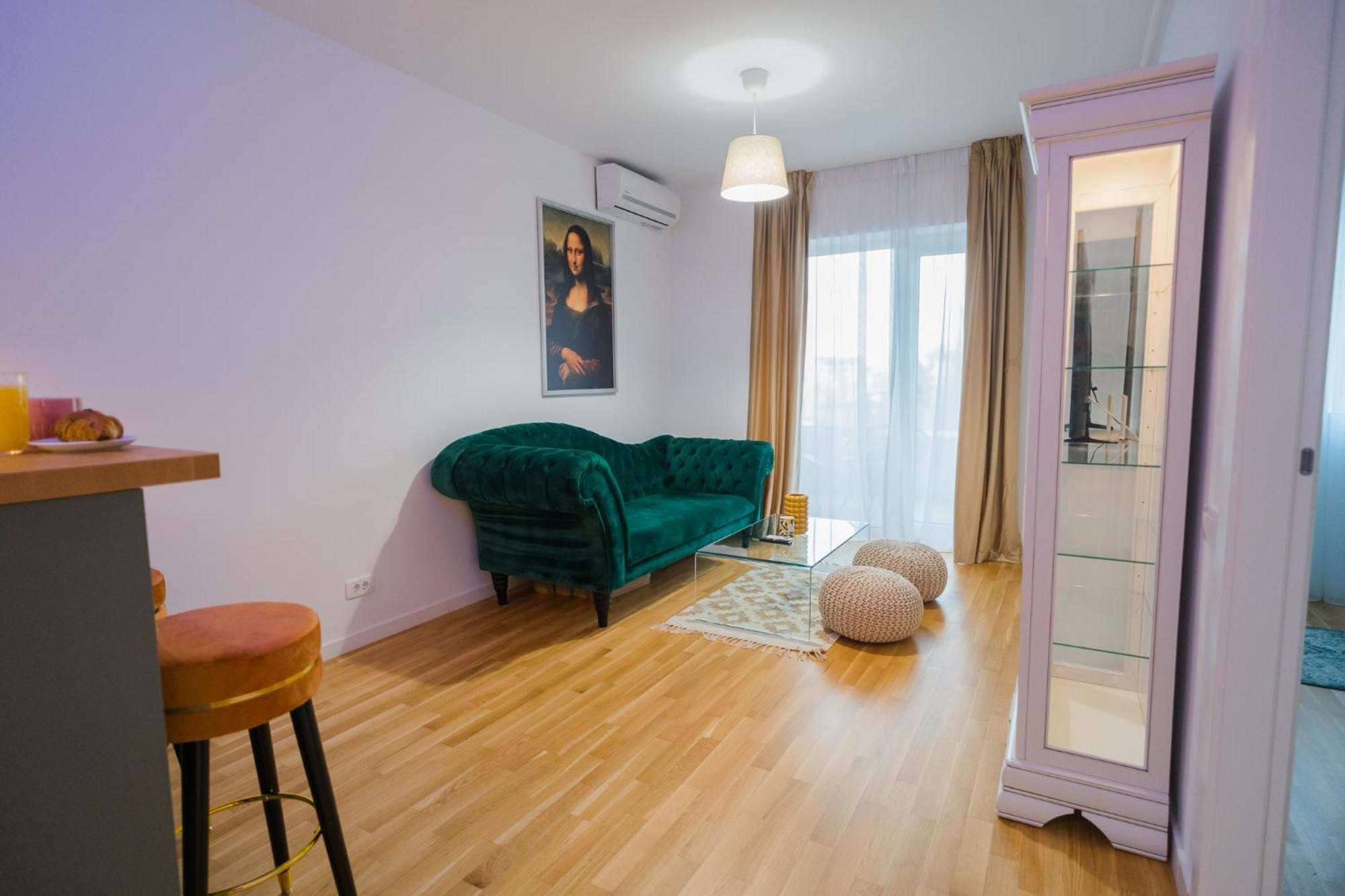 Central Apartments With City View & Large Balcony Bucharest Exterior photo